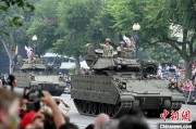 八字解读美国纪念陆军成立250周年阅兵仪式在华盛顿举行